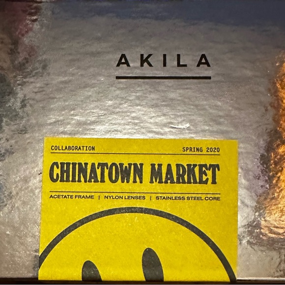 Chinatown Market x AKILA "Smiley® Ethos" - NIB Sealed - Picture 3 of 13